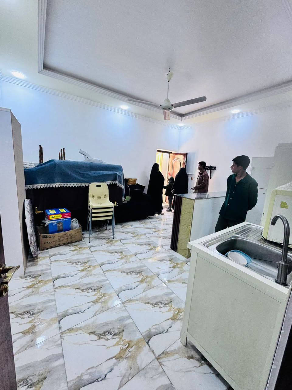 السلام عليكم 
بيت للرهن 75 متر 
يحتوي على غرفه وصاله ومطبخ حار ومطبخ بارد 
سعر الرهن 15 مليون 
للاستفسار أكثر اتصال او واتساب 
***********
