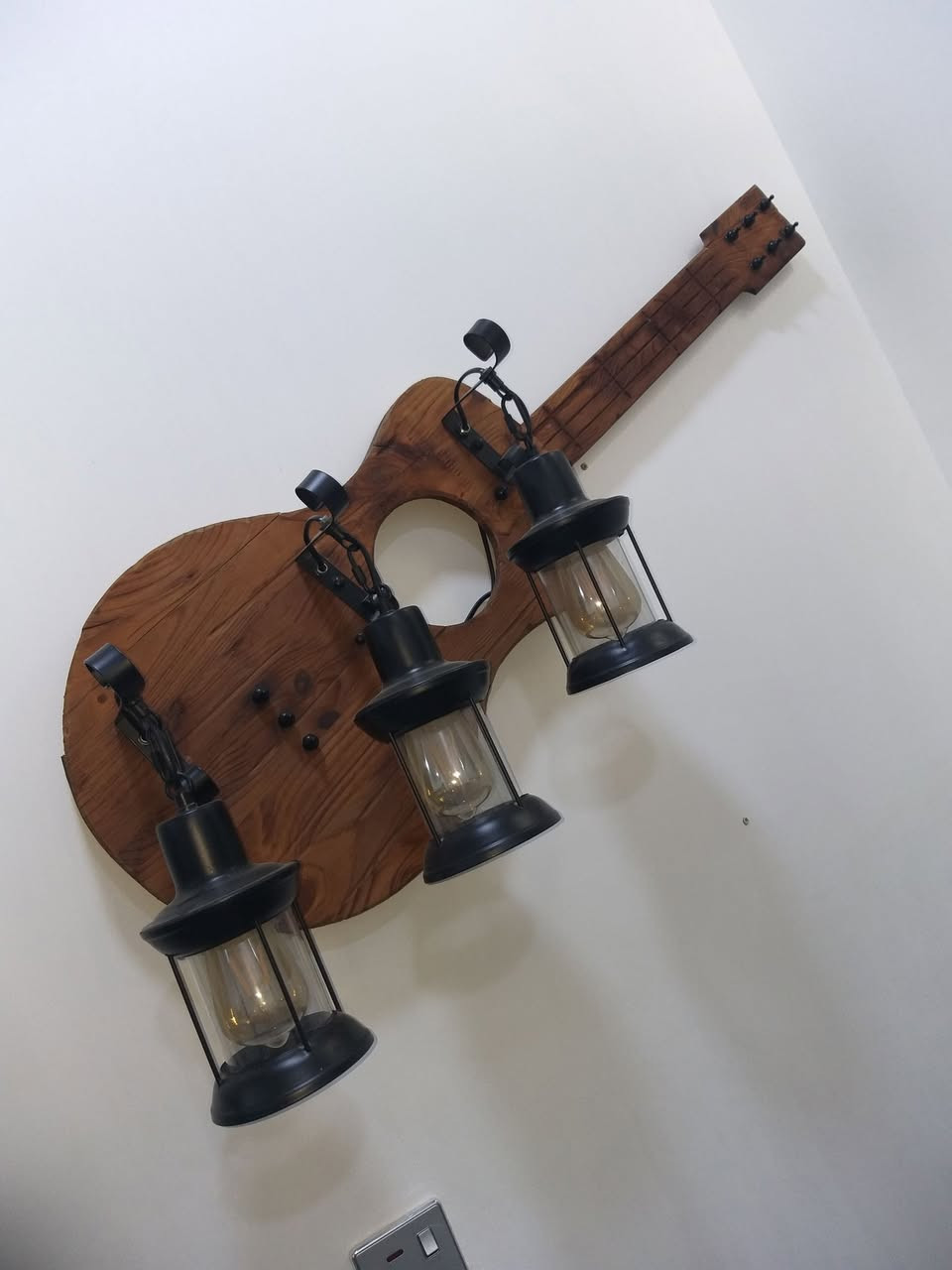 تخم للبيع وكيتار والمرايه جداريه رقمي واتساب ***********
