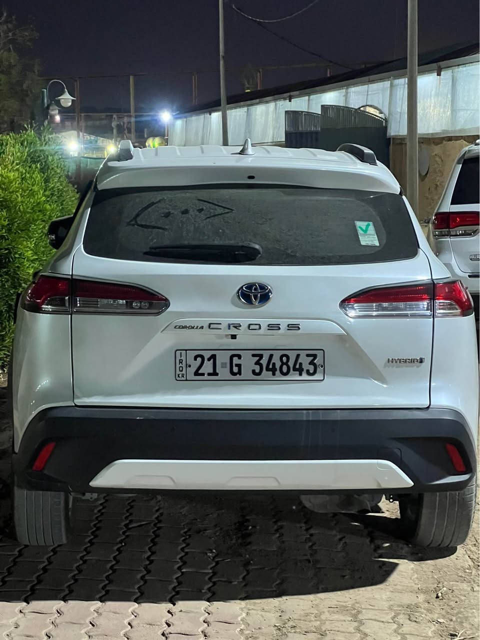 📣 للبيع: تويوتا كورولا كروس (Corolla Cross) موديل 2022 – وارد خليجي (شركة ساس - SAS)
سيارة عائلية هجينة (Hybrid) تجمع بين الاعتمادية اليابانية والارتفاع المناسب للشوارع مع اقتصاد خيالي في استهلاك الوقود.
مواصفات المحرك والأداء:
 المحرك: 1.8 ليتر هايبرد (4 أسطوانات)
 القوة الإجمالية: 122 حصان
 ناقل الحركة: أوتوماتيك CVT بنظام دفع أمامي (FWD)
 معدل استهلاك الوقود: ممتاز جداً (تصل إلى 23.7 كم/ليتر)
المواصفات الخارجية:
 إضاءة أمامية وخلفية LED مع كشافات ضباب
 عجلات ألومنيوم قياس 17 إنش
 سكة سقف (Roof Rail) وجناح خلفي
 مرايا جانبية كهربائية قابلة للطي
 حساسات خلفية وركن
المقصورة والراحة:
 نظام دخول ذكي (بصمة) وتشغيل المحرك بضغطة زر
 شاشة لمس مع دعم Apple CarPlay و Android Auto
 تكييف أوتوماتيكي مع فتحات تكييف خلفية
 مثبت سرعة (Cruise Control)
 كاميرا خلفية وشاحن لاسلكي
أنظمة الأمان:
 نظام التحكم بثبات السيارة (VSC)
 نظام منع إغلاق المكابح (ABS) ومساعد الصعود (HAC)
 نظام مراقبة النقاط العمياء (Blind Spot Monitor)
 وسائد هوائية متكاملة
معلومات السيارة والتواصل:
 المسافة المقطوعة: 120,000 كم
 حالة البودي: بدون صبغ (فقط رصعتين بارد)
 الرقم: سليمانية
 السعر: خاص (على الخاص)
 للتواصل والاستفسار: *********** كركوك, العراق
