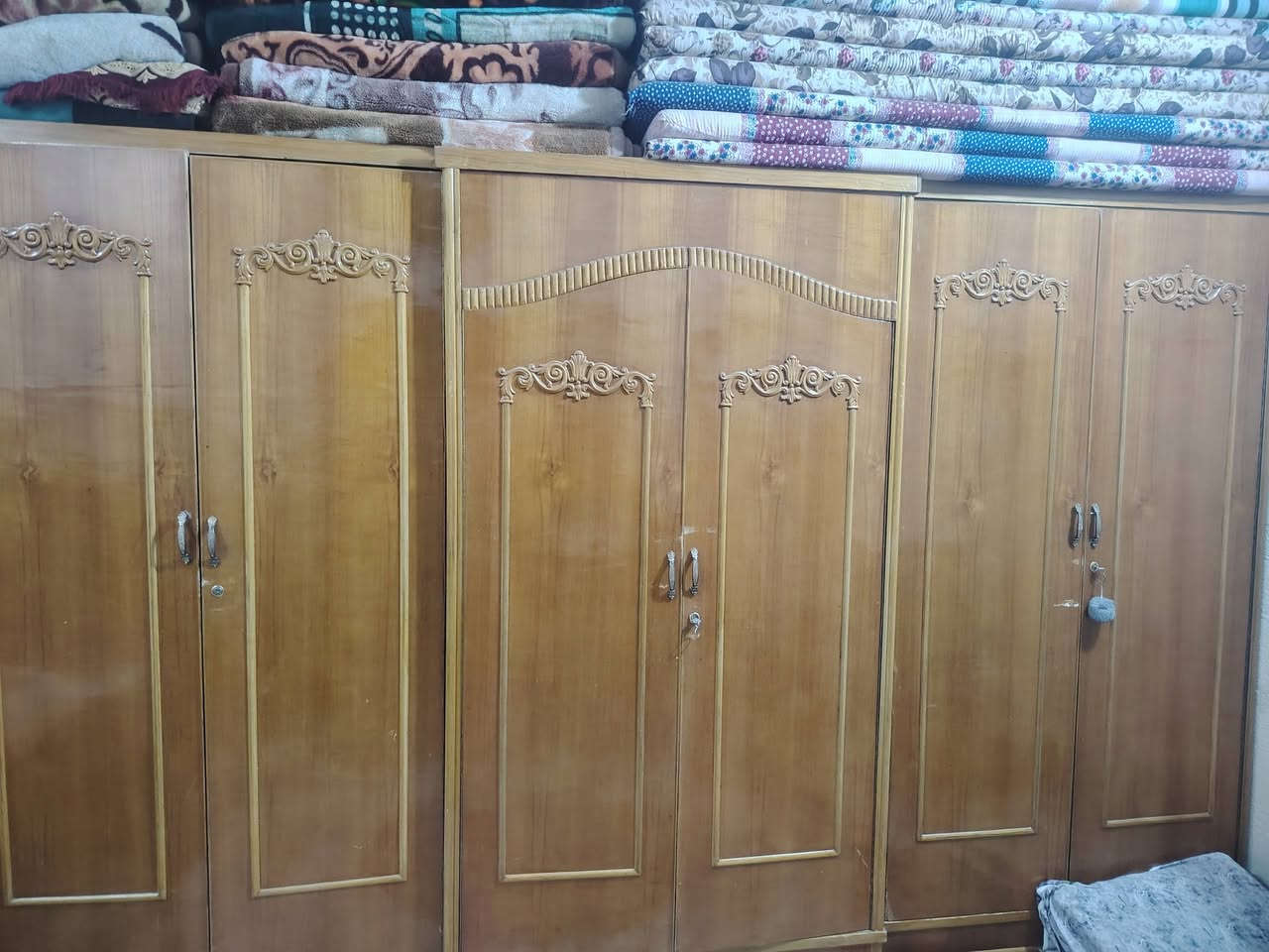 سلام عليكم عندي غرفة النوم للبيع نضيفه ب 500 وبيه مجال قليل مكاني كربلاء حي العامل مول الباقر رقمي ***********
