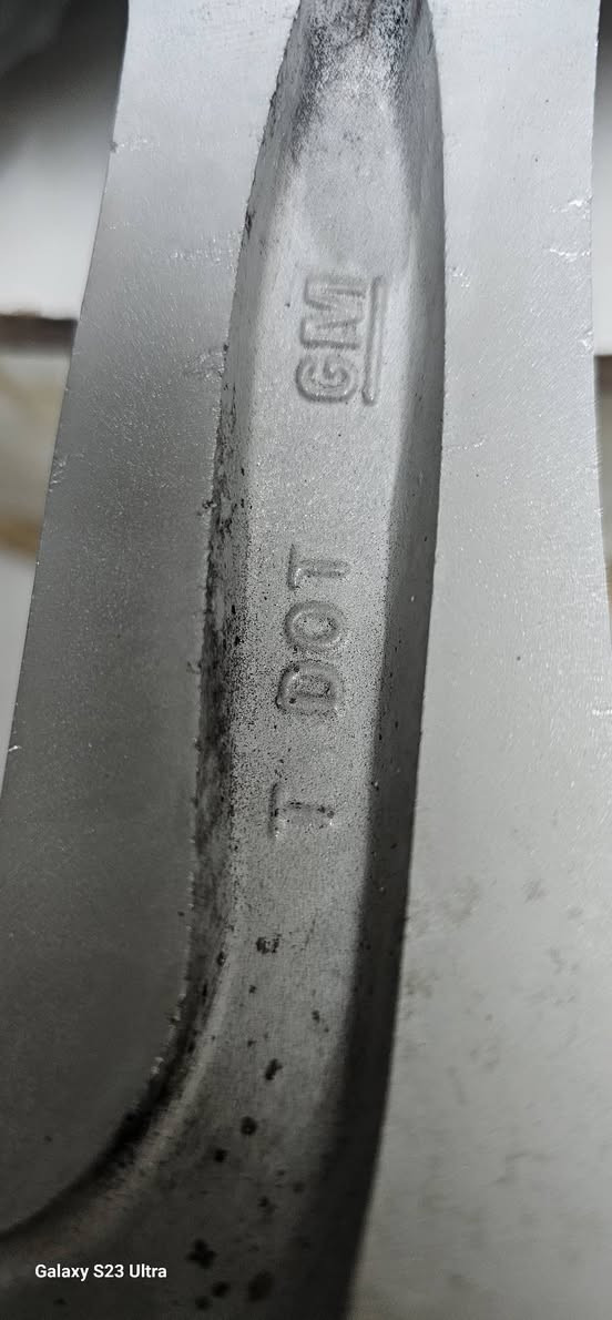 تخم ويل كب مال تاهو حجم 18 GM اصلي مال موديل 24 مع التايرات نص عمر للبيع او المراوس بويل 22 اصلي السعر 650 الف قفل *********** ملاحظة/ بايعه بسعر ويل فارغ.

نص مكتوب في الصور:
- Galaxy S23 Ultra