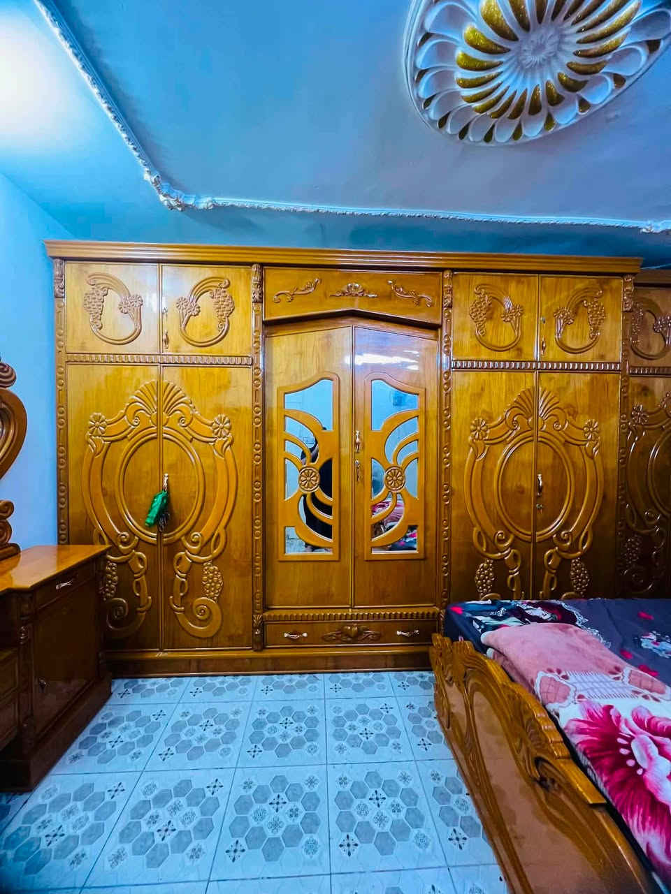 سلام عليكم.  غرفه. نوم تزكام عراقي  درجه اولى  مسويها  3مليون.  اريد ابيعها.    مليون 700. سبب البيع. مكان ماكوو  وبعدهي جديده الغرفه. 
النجف حي النصر.  ***********
