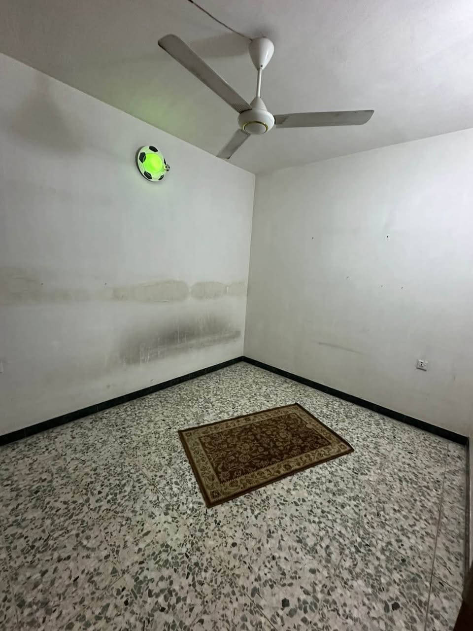 🏡🔥 للإيجار بيت مميز وبمساحة واسعة! 🔥🏡
📐 المساحة: 175 متر
🛏️ 4 غرف نوم
🚿 5 حمامات
🛋️ صالة واسعة
🍳 مطبخ

📍 الموقع: الأربعميّة – شارع الكوفي
💰 الإيجار: مليون و250 ألف فقط

✨ بيت مناسب للعوائل، بمساحة مرتبة وموقع مميز.

📞 للاستفسار:
***********
***********

🏢 مكتب الرواد للتطوير العقاري
🔑 نوفر لك العقار المناسب باختيار مضمون
