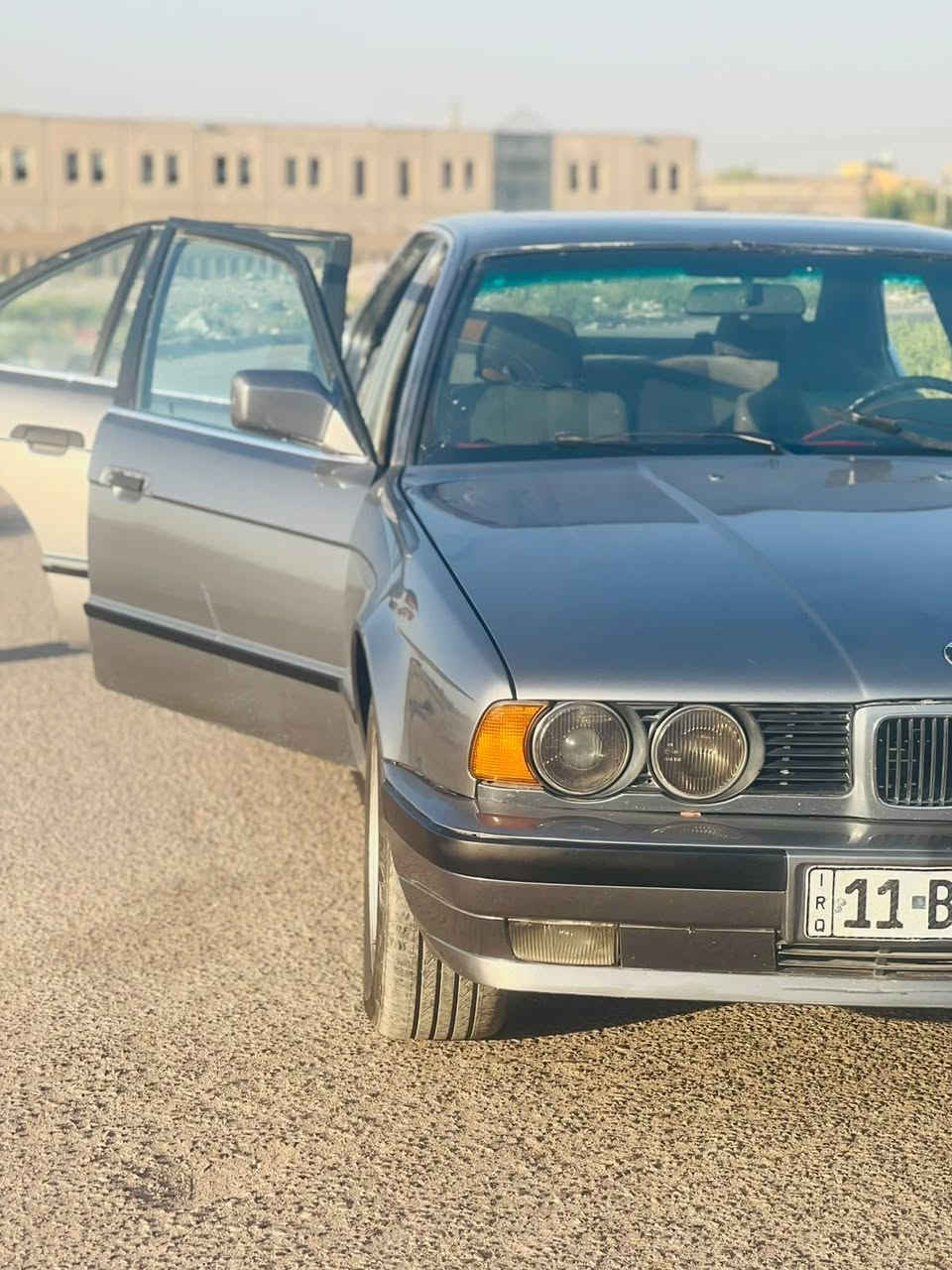 سلام عليكم
525 BMWموديل ٩٢ وارد يابان 
السياره داخله فرن وارقه صبغ صبغتها بس فرنها ب 1000$
السياره كير جديد محرك طابوكه جديده مسكر تك فانوس تبريد كله كامل نقص فقط الفان وجبته اشتريته موجود بس تروح تشده ويشتغل عدك تبريد السياره صافيه شلعه وبطناش
تخم تاير جديد مو باله طك كارتون
السياره ضربتها ضربه خفيفه بلجاملغ الخلفي الي وره السايق ٥ جويات  تجي تشوفهن بعينك
والسياره خير من الله ارقام بغداد انكليزي. سنويتها ٢٨  والسياره ذاب عليها هواي فلوس.   ونقصها فقط دوشمة كشنات التنته مسويها كنتاره  البطاين مال بوب جدد جبتهن وصيت عليهن الاصليات مالتها مال كصه  دشبولها نظيف كيجاتها كلها شغال فقط يحتاجلها دوشمة كشنات  السعر ٥٠ وبيها مجال شي قليل ورحمه لوالديكم الي ميعجبه السعر كلشي اكو بلسوك حته ب٢٠ تلكه السياره ذاب دم كلبي عليها 
عنواني البياع  المواصلات
***********
