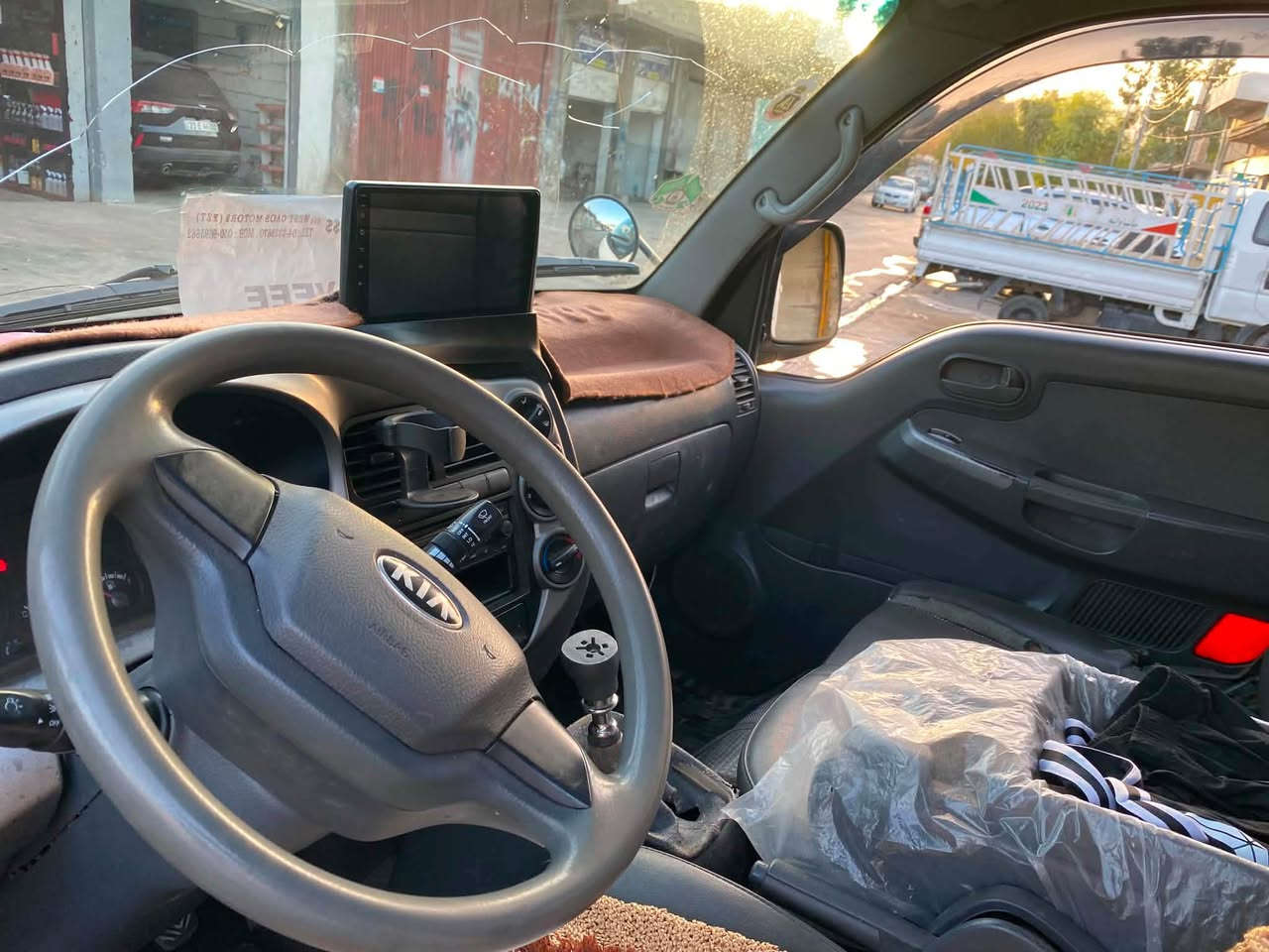سەرەتا بە نەوی خوای گەورە 
‎كيا براوه ٢٠١٣
‎بؤ فرؤشتن كيا ٢٠١٣ براوه
‎مه كينه ٣٠٠٠ سؤپه رى مەکینە رەش مەرخوب
‎بیلاد ٢٠١٣ شاشەی ئایپاتی بؤ بەسراوە و کامئرەیە 
‎مەکینە گیر اکسل بە شەرت
‎٦تایەی لۆکی لەژێرایە قترە رزیوی نیە بئ 
بەس شوێن بڕاوەکانی بۆیاغە
بەزەمانی ٣ تەن کە هیچ کێشەیەکی نەبێ
‎تەقەو رەقە بەشەرتی فیتەر
‎ناو بؤدی و چەمچەی لەسەرە
شوێن ڕانییە
نرخ 65  مەحامەلەیەکی برایانە 
ژمارە موبایل ***********
وەتسئەپ و ڤایبەریشی لەسەرە
