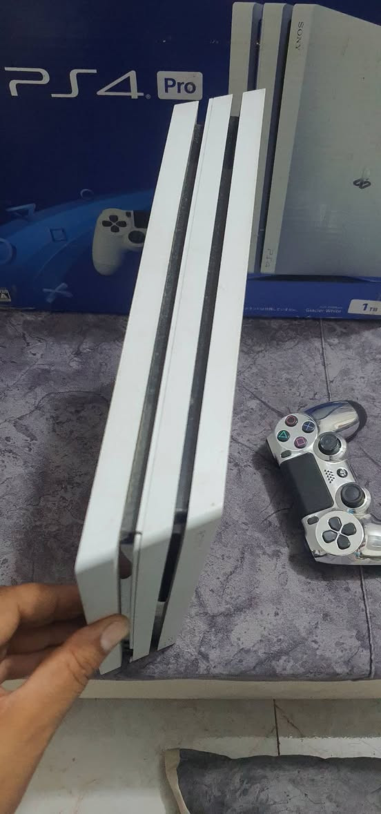 للبيع: بلايستيشن 4 برو 1 تيرا PS4 Pro
الحالة: نضيف جداً ومحافظ عليه

السعة: 1 تيرا 

الملحقات: 1 يدة + كيبلات الباور والـHDMI + كرتونة  موجودة

الجهاز ما مفتوح وما بي اي عطل، وشغال 100%

المكان: بغداد + اكو توصيل

باقي التفاصيل*********** وتساب

للتواصل: دزلي خاص ✅
