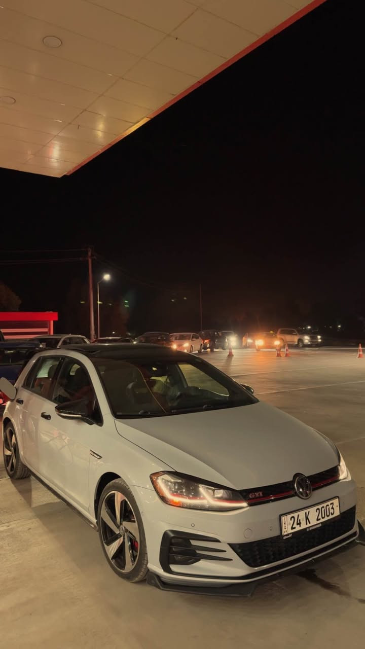 Gti 2020ئؤتؤبان خةتي جادةي ئؤتؤ پارك ٣٥مايل رؤيشتوة قةپات مواسةفات سةيارةكة بي مةسرفة رةنگ سمؤك دوو پارچةو نيوو بي ژؤري ئيرباگ بةس شان چاملغي پشتةوةي سةكني لةگةر دةركةي پشتةوةي سةكني بستةك دةركةي سةياقي مةكنية ٢٠ تؤربؤ بي دةسكاري ستؤك پانؤرامة فول فول بةگلاايت سمؤك سةيارةكة ماشاللةي دةويي قنجي نية*********** أربيل, العراق

