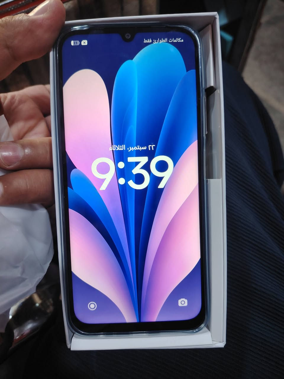 شاومي ريدمي 15C (Xiaomi Redmi 15C)  الشاشة: بحجم 6.9 بوصة وبمعدل تحديث 120 هرتز ذاكرة التخزين: 256  العشوائية (RAM): 8 البطارية: سعة 6000 ميلي أمبير مع شحن سريع بقوة 33 واط.الكاميرا: بدقة 50 ميجابكسل سعره 200 الف
