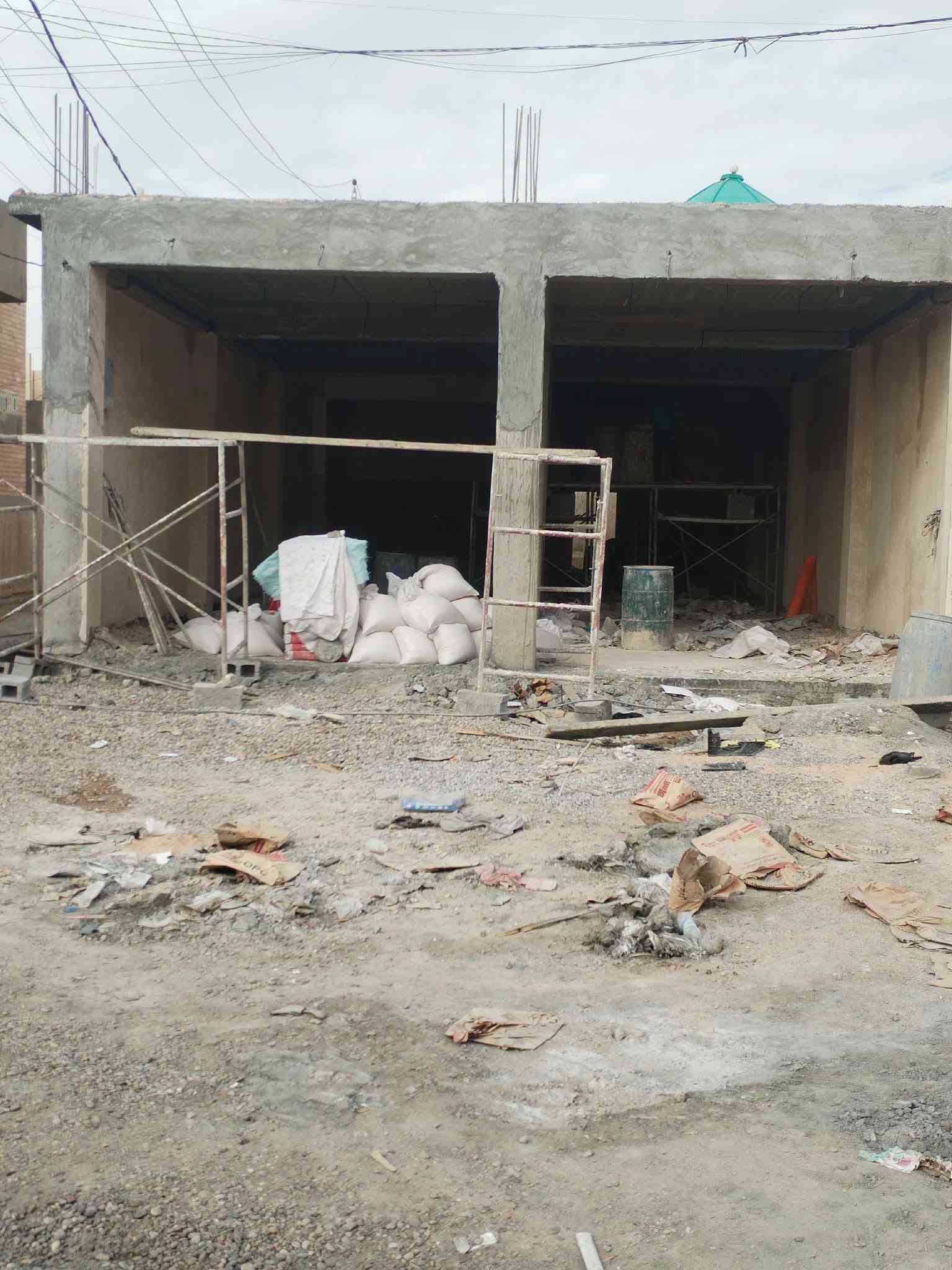 بنايه تجاريه للايجار
🏢 تفاصيل البناية
• المساحة الإجمالية: 207 متر مربع (الطول 24م × العرض 8.80م).
• الارتفاع: 4 متر (سقف مرتفع يمنح فخامة للمكان).
• جاهزية تامة: بناء جديد (بياض كامل، منظومة كهرباء، وإسالة ماء).
• الموقع: ركن مميز على شارع رئيسي بعرض 40 متر وشارع فرعي بعرض 8 متر.
• المساحة الأمامية: 160 متر مربع مساحة خضراء تابعة ومخصصة للبناية.
🌟 ميزة إضافية (حسب الرغبة)
• تتوفر أرض فضاء (بدون بناء) بمساحة 350 متر مربع ملاصقة تماماً للبناية.
• خيارات التأجير مرنة: يمكنك استئجار البناية فقط، الأرض فقط، أو العقار كاملاً.
📞 للتواصل والاستفسار
• اتصال أو واتساب: ***********
• المراسلة: متواجدون للرد على الرسائل الخاصة مباشرة.
