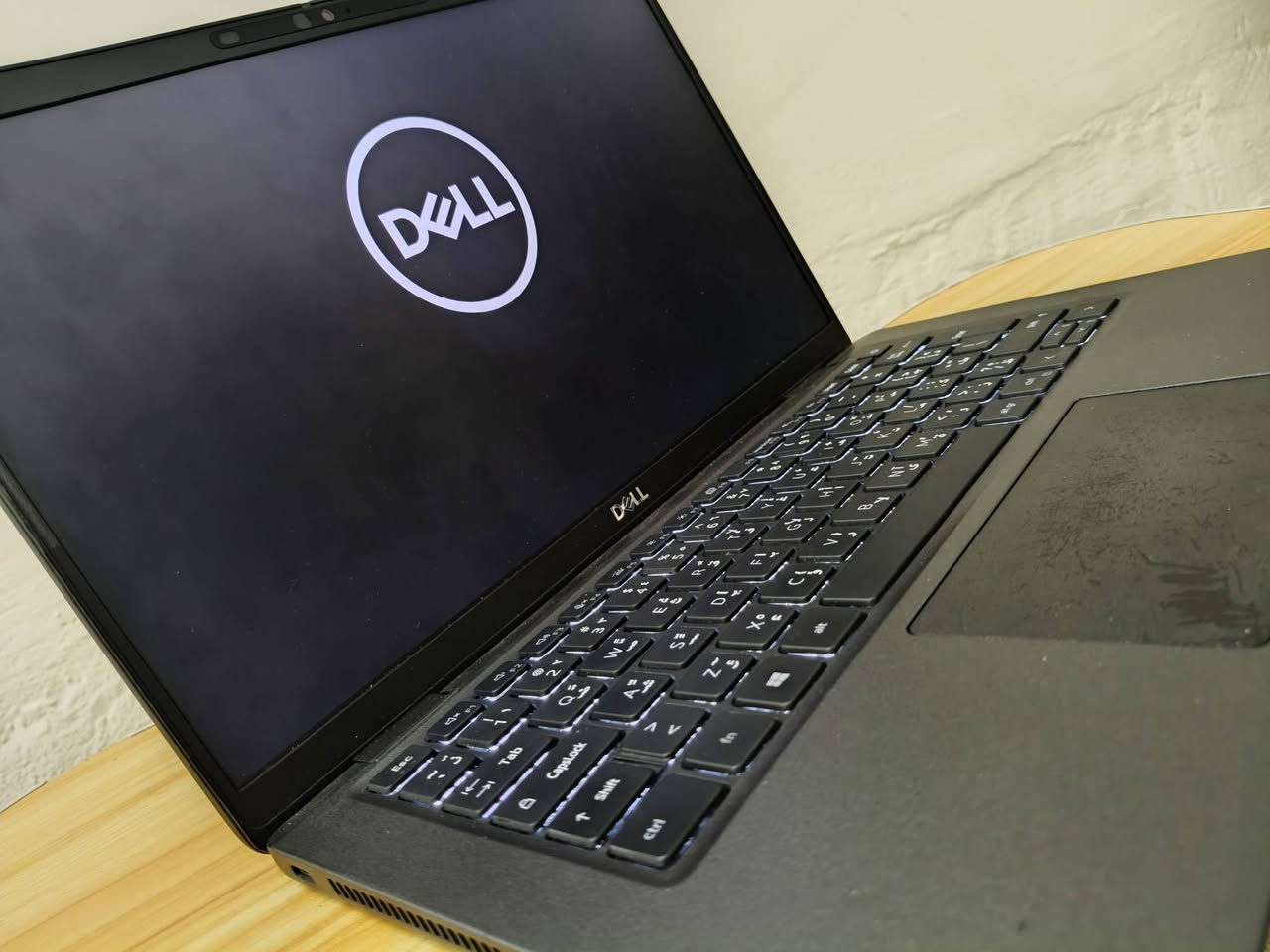🔹 للبيع لابتوب Dell Latitude 7420
💻 المواصفات: • المعالج: Intel Core i5-1145G7
• الرام: 16GB
• التخزين: 256 SSD
• الشاشة: Touch Screen
• نظام التشغيل: Windows 11
• يدعم اللمس ومفصل الشاشة يفتح 180°
• الشاحن الأصلي Dell USB-C بقدرة 90W
• كيبورد مضيء مع اللغتين العربية + الانكليزية
🔋 حالة البطارية: جيدة.
📌 الجهاز مناسب للدراسة، البرمجة، العمل المكتبي، التصفح وبرامج Office وغيرها.
✅ الجهاز مفحوص وجاهز للاستخدام.
💰 السعر: [360 ألف ]
📞 للتواصل: [ *********** ] وتسأب مفتوح.
ملاحظة: نظام مايكروسوفت نسخة الاصلية ومفعلة ونشطة + نسخة الأوفيس مفعلة ونشطة.
