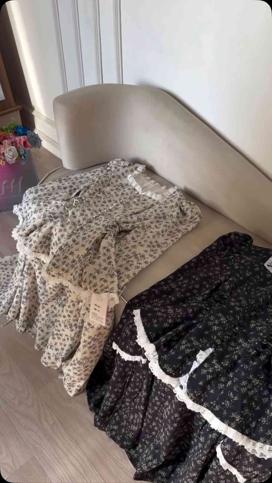 𝓑𝓵𝓪𝓬𝓴 & 𝓞𝓯 𝓦𝓱𝓲𝓽𝓮🖤🤍
افخم طـقم كوالتي قووي ❣️
 طـول الجاكيت 65cm
طـول التنوره 100cm
#القياسات_36_38_40_42_44
