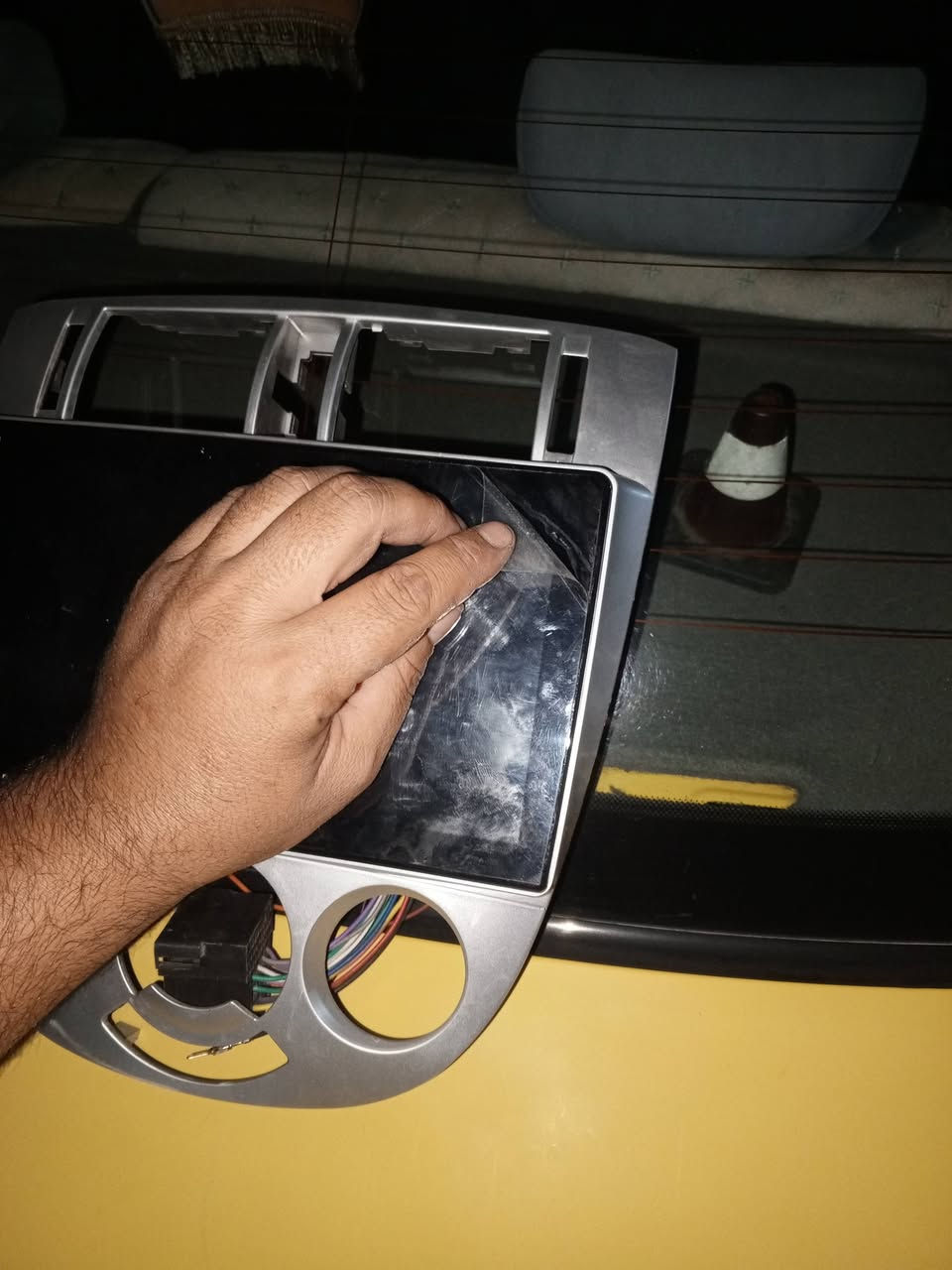 شاشه برو ماكس مال اوبتره
هيه والوجه مستخدمه قليل بعدهه بلايلون 
السعر 50 الف بكاني بغداد البلديات ***********
