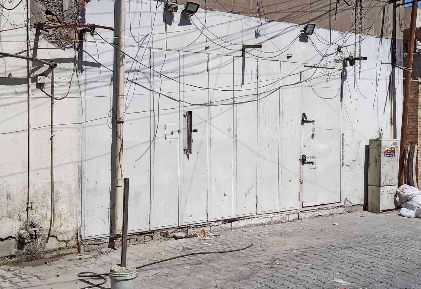محل للبيع
.الغدير ساحه ميسلون خلف مكتبة السماء الزرقاء

 مساحته 49متر .. واجهه 9متر نزال9متر
محل للبيع سرقفليه ايجاره من صاحب عماره250الف
حاليا متاجر 500الف
***********واتساب موجود 
حمام وتواليت وسبلت 3طن.  من ضمن محل
