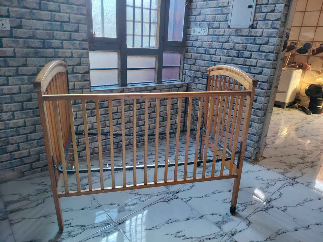 للبيع  جربايه . صاج قويه جداا. نضيفه. تحمل وزن   وتصلح. عمر. حته 12سنه.   بيهاا باب متحرك.    سعر ٧٠. وبيهاا مجال قليل عنون الشطره. قرب جسر الحاوي  للتواصل ***********. وتساب
