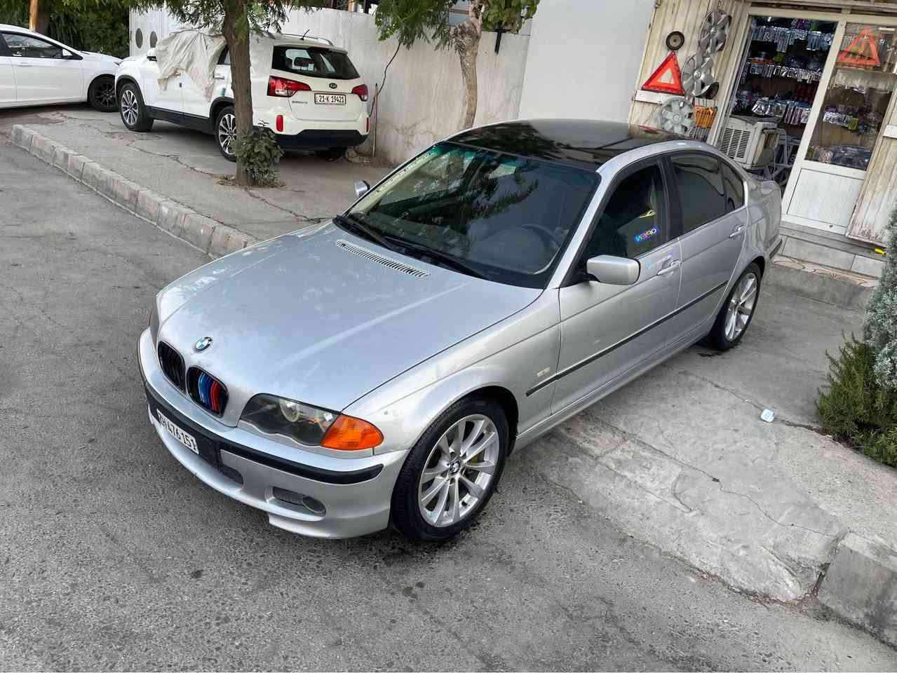 bmw 2001 330i
بي ايم سه قه ر ساخ ساخ  ٣٨$
ده عمو ليدراوى نيه جوارجام كاره باو اوتو
اوينه اوتو  مه نه فيستى اسلى له كه له باكانه شى بو كراوه
بوياخ سه قفو حيزام به شه رته
كير اوتوماتيك و سبورتو عادى
مه كينه ى شه ش بستوت 330
ته بريدو كه رميو بريكو كامل كيجه كانى به شه رت
اى بى ايسو تراكشن ايش اكات *********** السليمانية, العراق
