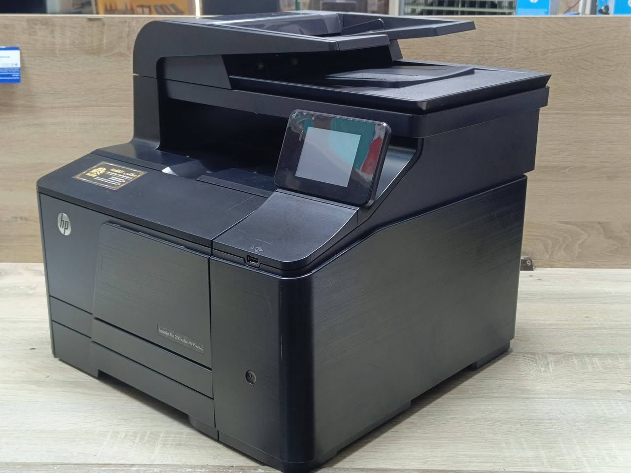 طابعةhp موديل laser jet pro 200 ملون ليزري مستعمل بحالة ممتازة سعر الحبر 65 الف تطبع 2000 نسخة نوع الحبر باودر سرعة الطباعة 18 ورقة بالدقيقة طباعة بوجه واحد تحتوي على WIFI يمكن ربطها على موبايل وتابلبت ولابتوب كما تحتوي على فيدر لطباعة ملازم ومجموعة اوراق بامر واحد ويمكن استخدامه في الارشفة الإلكترونية 🚦سعر الطابعة 200 الف 🚦مع كيبل كهرباء وكيبل كومبيوتر وقرص تعريف نسبة نظافة الجهاز 90% ضمان تشغيل وفحص
 📱للطلب *********** - *********** 
🚕 يوجد توصيل لكل المحافظات. 
#طابعتي 
#الصفوة
