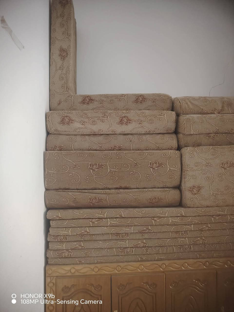 يالله اغراض مستخدمه تصفية للبيع بأسعار مناسبة جدا للاستفسار *********** العنوان الرفاعي بداية طريق شركات النفط

نص مكتوب في الصور:
- HONOR X9b
- 108MP Ultra-Sensing Camera
- O HONOR X9b 108MP Ultra-Sensing Camera
- O HONOR X9b
- HONOR X9b 108MP Ultra-Sensing Camera
