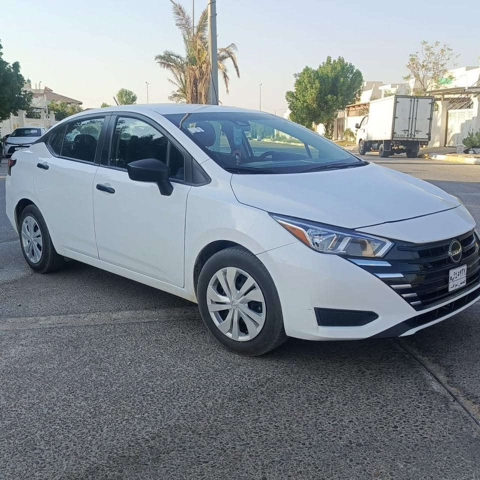 سيارة  فيرسا نيسان. موديل ٢٠٢٤ كتاب شهداء  رقم الأنبار    المراسلة مع صاحب السيارة رقم ***********  سعرها دفتر و٢٥ وبيها مجال
