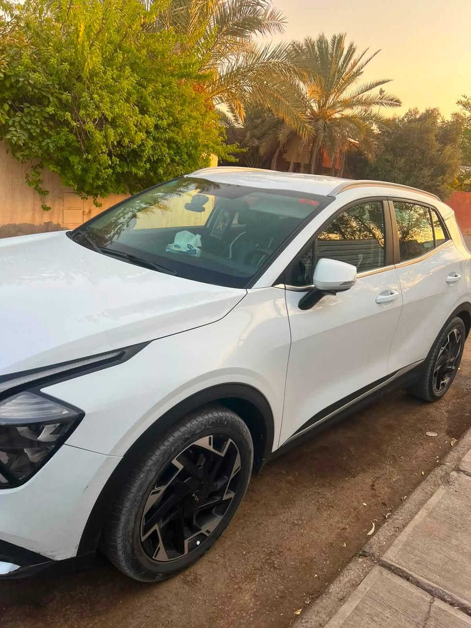سبورتج 2022 خليجي مواصفات عادية مكينه 2000 دوش رقم بغداد باسمي ماشية 33الف  بيهة بارد بالباب الخلفي جدا بسيط 
السعر 185 وبيهة مجال ***********
