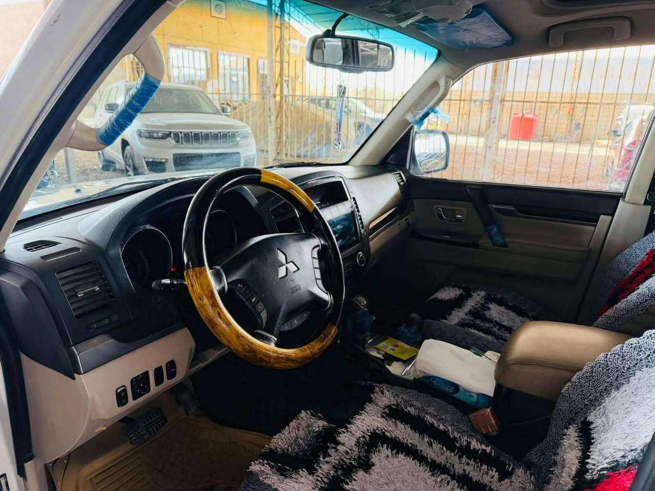 للبيع  ميتسوبيشي باجيرو 2014 خليجي – وكالة الحبتور
🚙 باجيرو 2014 V6 GLS

🇦🇪 خليجي – وكالة الحبتور

🔧 محرك 3.5 لتر V6

⚙️ جير أوتوماتيك

4️⃣ دفع رباعي 4WD

👨‍👩‍👧‍👦 7 ركاب

🎨 اللون صدفي

🌞 فتحة بانوراما

🔘 ويل ألمنيوم

🪜 عتبات جانبية

🔝 روف راك

📺 شاشة وسطية

🎛️ تحكمات بالمقود

🛞 استبنة خلفية

السيارة خليجية، مواصفات GLS، نظيفة ومرتبة.

💰 السعر: [154  "و بيها مجال"]

📞 الاتصال: [***********]

