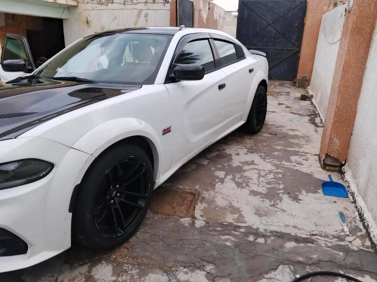 السلام عليكم
جارجر موديل 2016 Sxt 
الايرباكات كله سليمه 
عداد المسافه 250 الف كيلو متر
وياهه دعاميات وبنيد اضافيات
مرفق ويه الصور صور الحادث والسونار 
السعر 165 وبيه مجال للشراي 
*********** واتساب او الاتصال
