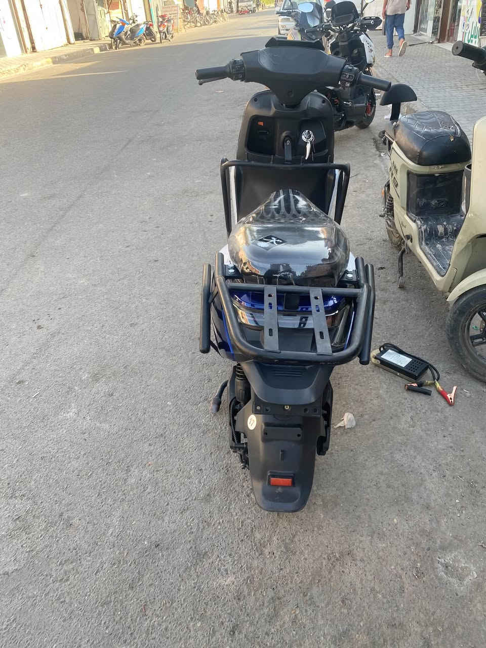 دراجة سكنس شحن ملف 2000نحاس 5بطاريات ريان دراجه سرعتها ٦٠حقيقي بيها Rرجوع للخلف بريك أمامي وخلفي دسك سعر الدراجه 450
للتواصل ***********
