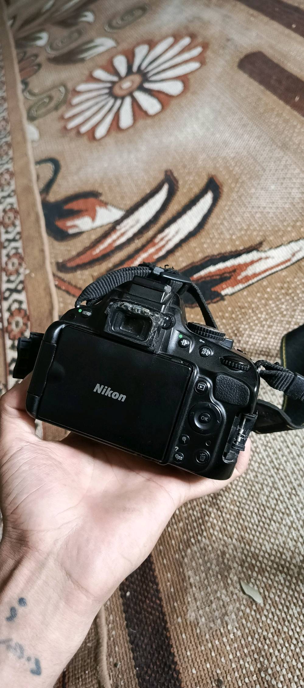 نيكون D5100 • عدسة 18-55مم VR • نظيفة