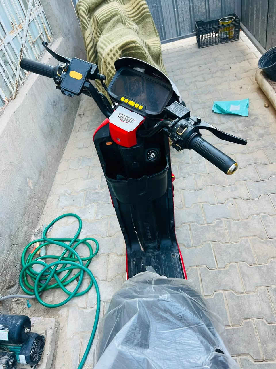 سلام وعليكم دراجه نضيفه بس نقص شاحنه عطلانه الشاحنه مالته عطلت ودراجه نضيفه رايده 350وبيه مجال اتصل على الرقم لاستفسار ***********
