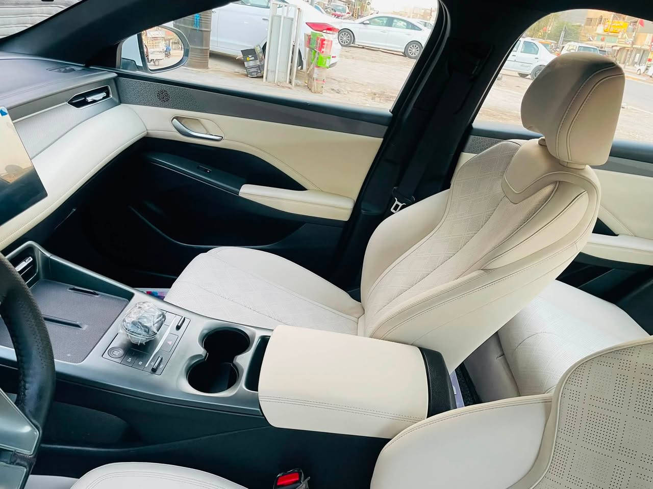 السلام عليكم بي واي دي موديل 2025 ماشيه 2900 مكينه مع بطاريه رقم بغداد تحويل مباشر داخل ابيض السياره بيها رصعات فقط بدون صبغ بدون بارد 
مكاني بغداد. الدوره 
السعر 18400
الاتصال 
***********
