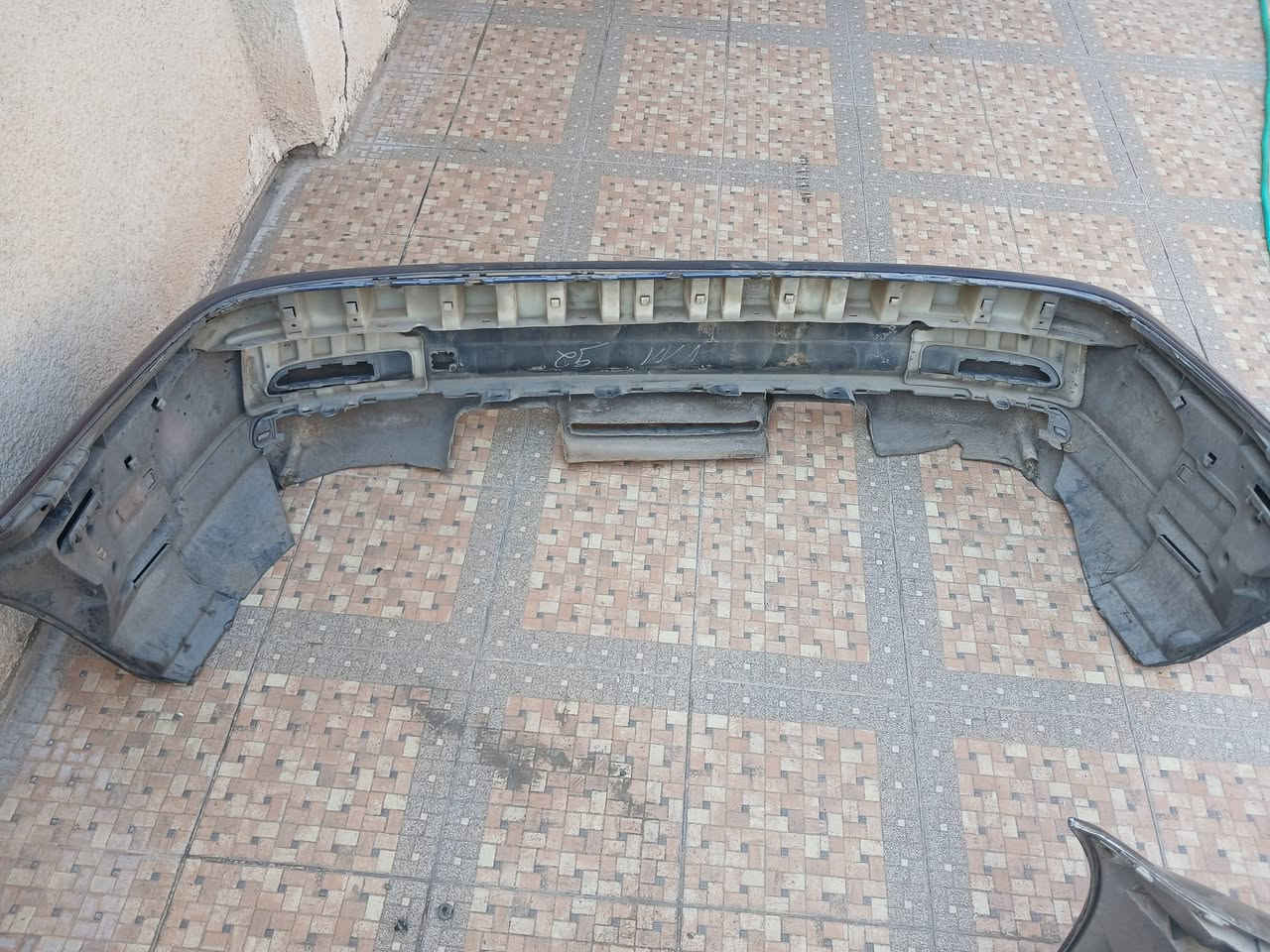 السلام عليكم حبايب
قاعدة كاملة نظيفة جدا e46 
دعامية خلفية m e46 يرادلها ترتيب 
بك لايت e46 تك باب ١٥٠$ 
تحياتي للجميع 
***********
