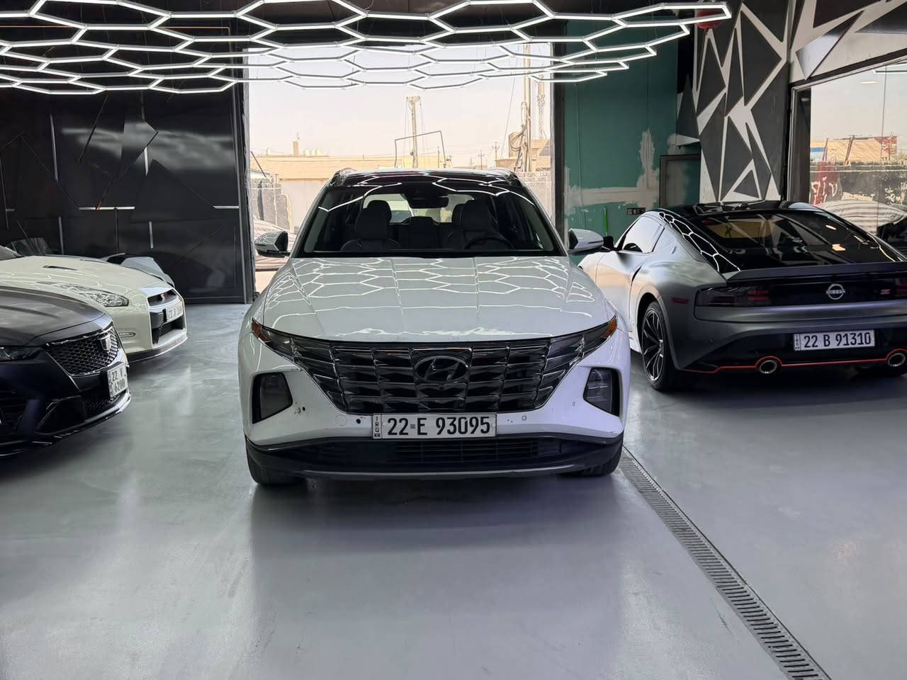 السلام عليكم  
توسان 2023 لمتد vip فول الفول امريكي السياره  بدون حادث فاتحين الدعاميه وسرقة البنيد 
    رقم اربيل الدولي الجديد تحويل ثاني يوم  السعر 159$ سعر جداً مناسب بلعافيه على ياخذهه 
 مكان السياره الكراده 
للاستفسار ***********  وات ساب
                         ‬‏         
المواصفات LIMITED VIP
1- بصمة تشغيل 
2- بصمة ابواب لمس دخول ذكي 
3- بنوراما على طول السيارة 
4- صندوق كهرباء شفط 
5- كامرات 360 درجة ( جانبية - امامية - خلفية ) 
6- كامرات مع الاشارة 
7- السيارة تتقدم وترجع ب البصمة 
8- تبريد تدفئة كشنات 
9- كشنات جلد كريمي 
10- كشنات كهرباء 
11- اضواء محيطية 67 لون اختياري 
12- كشنات خلفية هيتر 
13- مرايات تعتيم ذاتي 
14- ابل كار بلي 
15- اندرويد اوتو 
16- شاشة دجيتل 3 اشكال للقيادة 
17- اشاير ترحيب 
18- اضواء امامية LED زنون 
19- اضواء خلفية LED
20- هوك خلفي 
21- فول اوامر صوتية 
22- جامات اوتو 
23- قطعتين تبريد 
24- اشارات ب المري
25- كير دكم 
26- شفتات ستيرن 
27- تحكمات ستيرن 
28- السيارة فور ويل 
29- محرك 2500 المرغوب 
30- هاند بريك بصمة 
31- شحن واير ليس 
32- منافذ شحن 
33- اوتو هولد 
34- تشغيل عن بعد 
35- السيارة اوتو بارك 
36- حساسات امامية 
37- حساسات خلفية 
38- كير AT المرغوب 
39- رادار امامي رادار خلفي رادار جانبي 
40- نقطة عمياء 
50- خزن ميموري
وبعد بيها هواي مواصفات
