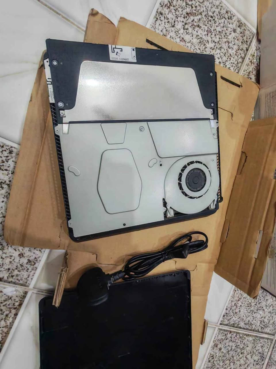 PlayStation 4 slim 

الجهاز شغال و نظيف و استعمال متوسط و نظافة 100% و اون لاين 

يمكن الفحص و التجربة 

المساحة واحد تيرا 

يجي وياه اربع جويستكات

و ست اقراص 

مو مفتوح ولا مصلح و الليبل موجود

السعر 450 

الموقع بغداد 

للتواصل واتساب  *********** بغداد, العراق
