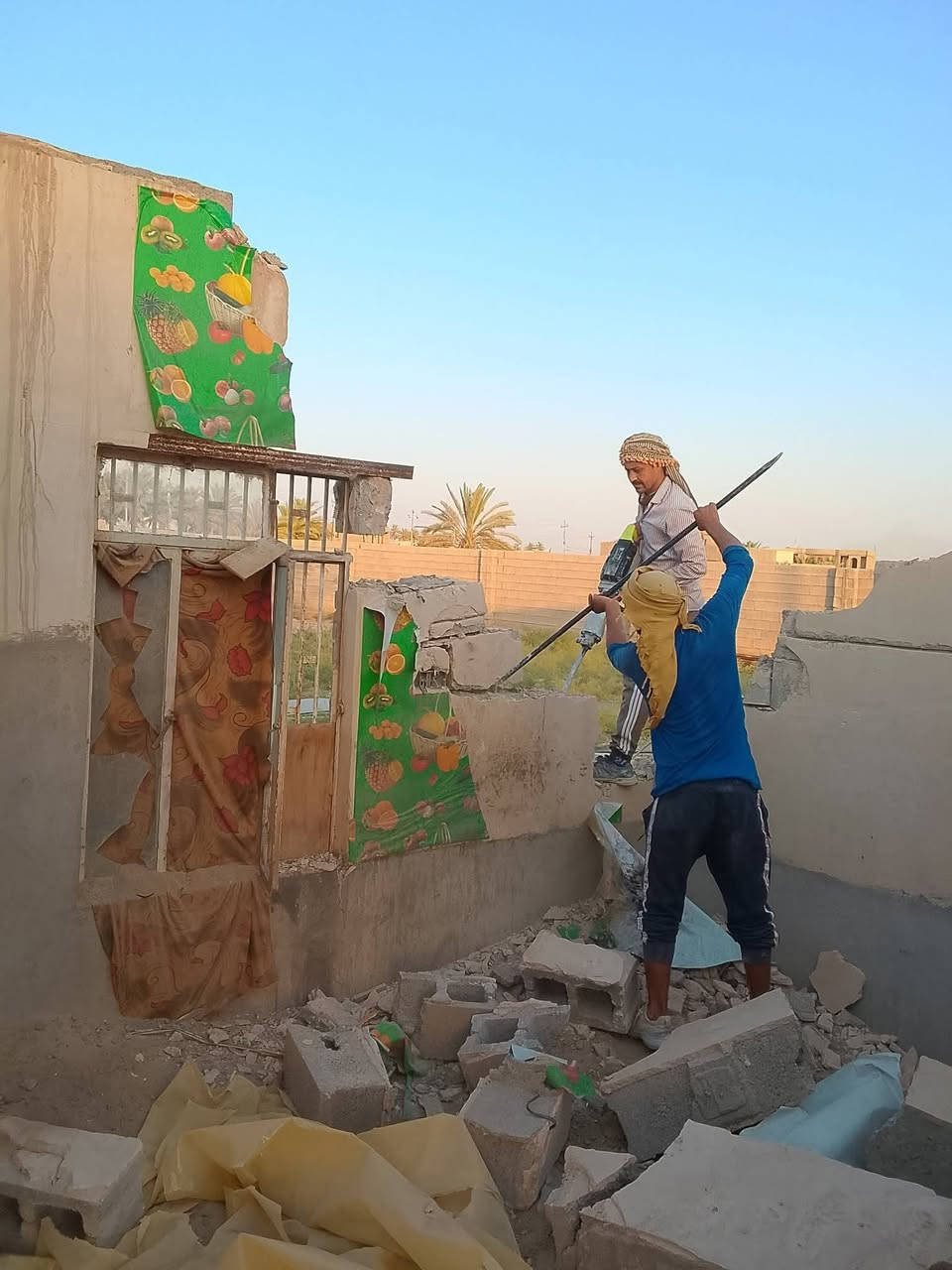سلام عليكم  / يوجد كادر عمل جاهز/ تصعيد مواد/ تنضيف بيوت/ تفليش/ تكشيط/ تنضيف حدائق/ دفن نهري  / شقلنه ليل ونهار   /ومعداتنه جاهز/ ماعليك بس تصال على رقم  /     ***********
