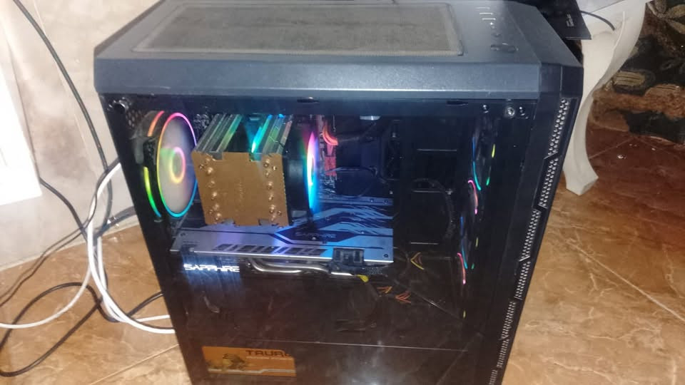 مواصفات جهاز الكمبيوتر (PC Specifications):
* المعالج (CPU): Intel Xeon E5-2680 v4 (14 نواة / 28 مساراً، بتردد أساسي 2.40 جيجاهرتز)
 * اللوحة الأم (Motherboard): MACHINIST X99-RS9 (V1.11)
 * الذاكرة العشوائية (RAM): 16 جيجابايت DDR4 (مقسّمة على قطعتين 8×2 بتردد 2400 ميجاهرتز وتعمل بنظام Dual Channel)
 * كرت الشاشة (GPU): Sapphire Technology Radeon RX 580 Series (بسعة 8 جيجابايت GDDR5)
 * التخزين (Storage): قرص تخزين سريع Lexar SSD NM620 بسعة 1 تيرابايت (NVMe)
كل شي اصلي
 * نظام التشغيل:  Windows 11 proمنسق وجاهز للاستخدام
*********** اتصال وتساب 
بغداد يوجد توصيل
