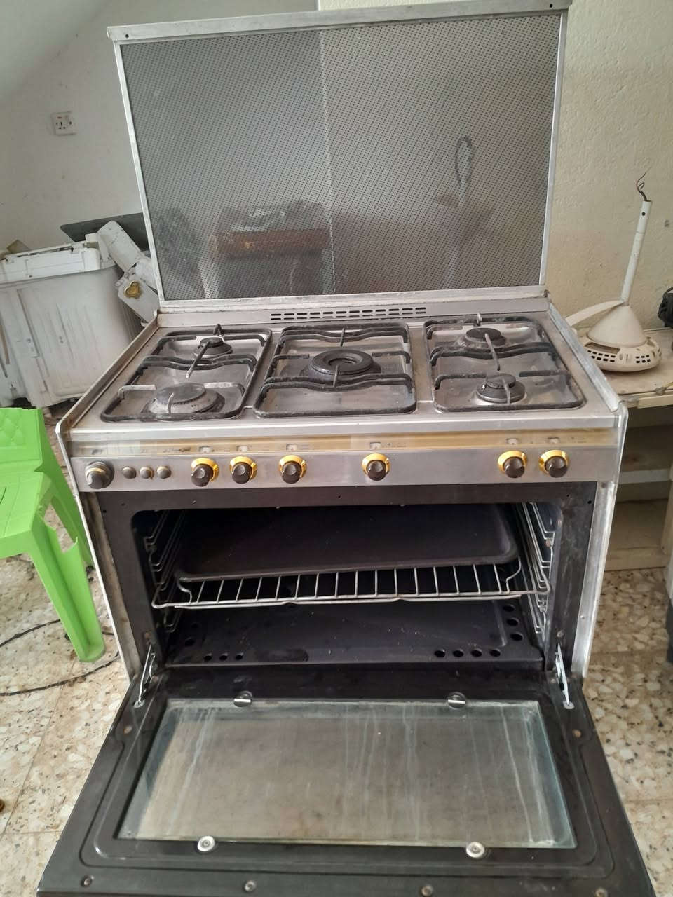 طباخ كريازي  شغال للبيع ناصريه مركز ب 200 اتصال ***********
