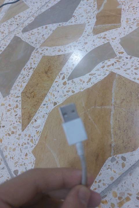 كيبل شحن مستعمل نظيف USB سعر 5 لاف بغداد شعب