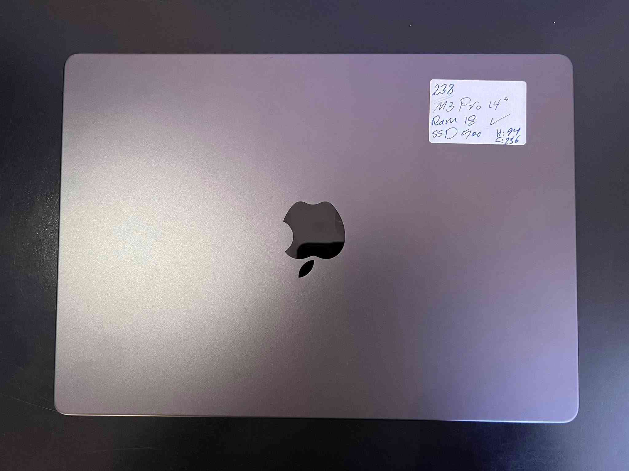 ماك بوك برو 14 انش • M3 Pro • 18 جيجا رام