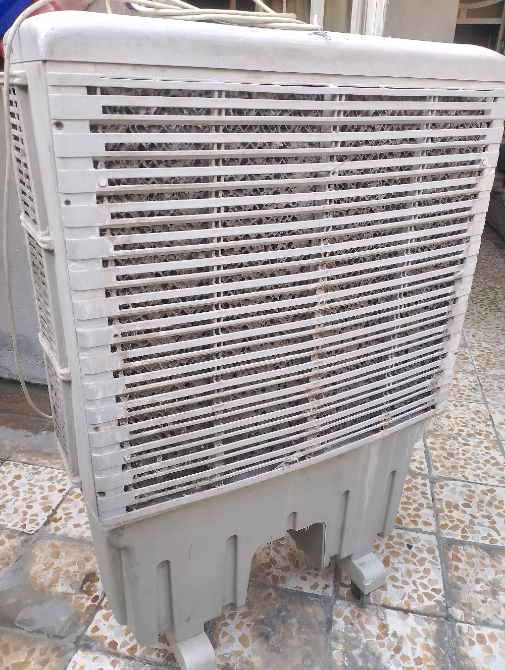 سلام عليكم مبردة كونفيره لبيع بسعر مناسب سعر 60 وبيها مجال مكان تاجي حي حسن العسكري شراي مراسله عله واتساب عله رقم ***********