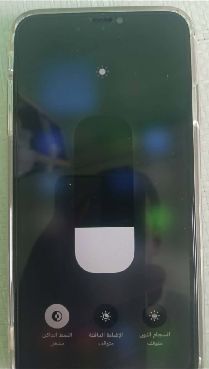 Xsmax
ذاكره 256 
نضيف خدش ما بي 
شاشة 3 خيارات
بطاريه مبدله 100
 بصمه وجه واكفه 
السعر 180 وبي مجال 
مكان موصل ايسر تواصل 
***********

نص مكتوب في الصور:
- رجوع حول إصدار iOS 18.7.9 اسم الطراز iPhone Xs Max رقم الطراز MT6L2LL/A الرقم التسلسلي FFMXTMP7KPHC انتهت صلاحية التغطية القطع وسجل تاريخ الخدمة الأغاني الفيديوات الصور ١٠٢ التطبيقات ١١ السعة ٢٥٦ غ.ب. متوفرة ٢٣٠,٤٨ غ.ب.
- ٤:٣٩
- البطارية
- حالة البطارية والشحن
- رسالة مهمة حول البطارية
- غير قادر على التحقق من أن هذا الـ iPhone يحتوي على بطارية أصلية من Apple. قد لا تكون التفاصيل الواردة من هذه البطارية دقيقة.
- لمعرفة المزيد
- الحد الأقصى للقدرة
- ١٠٠٪
- هذا قياس لقدرة البطارية مقارنة بقدرتها عندما كانت جديدة. قد تتسبب القدرة المنخفضة بتقليل ساعات الاستخدام بين عملية الشحن والأخرى.
- أقصى قدرة للأداء
- الـ iPhone غير قادر على تحديد عمر البطارية.
- شحن البطارية المحسن
- للحد من استنزاف عمر البطارية، يتعلم الـ iPhone من عادات الشحن اليومية، بحيث ينتظر ولا يتجاوز ٨٠٪ حتى يحين موعد حاجتك إلى استخدامه.
- انسجام اللون
- متوقف
- الإضاءة الدافئة
- النمط الداكن
- مشغل