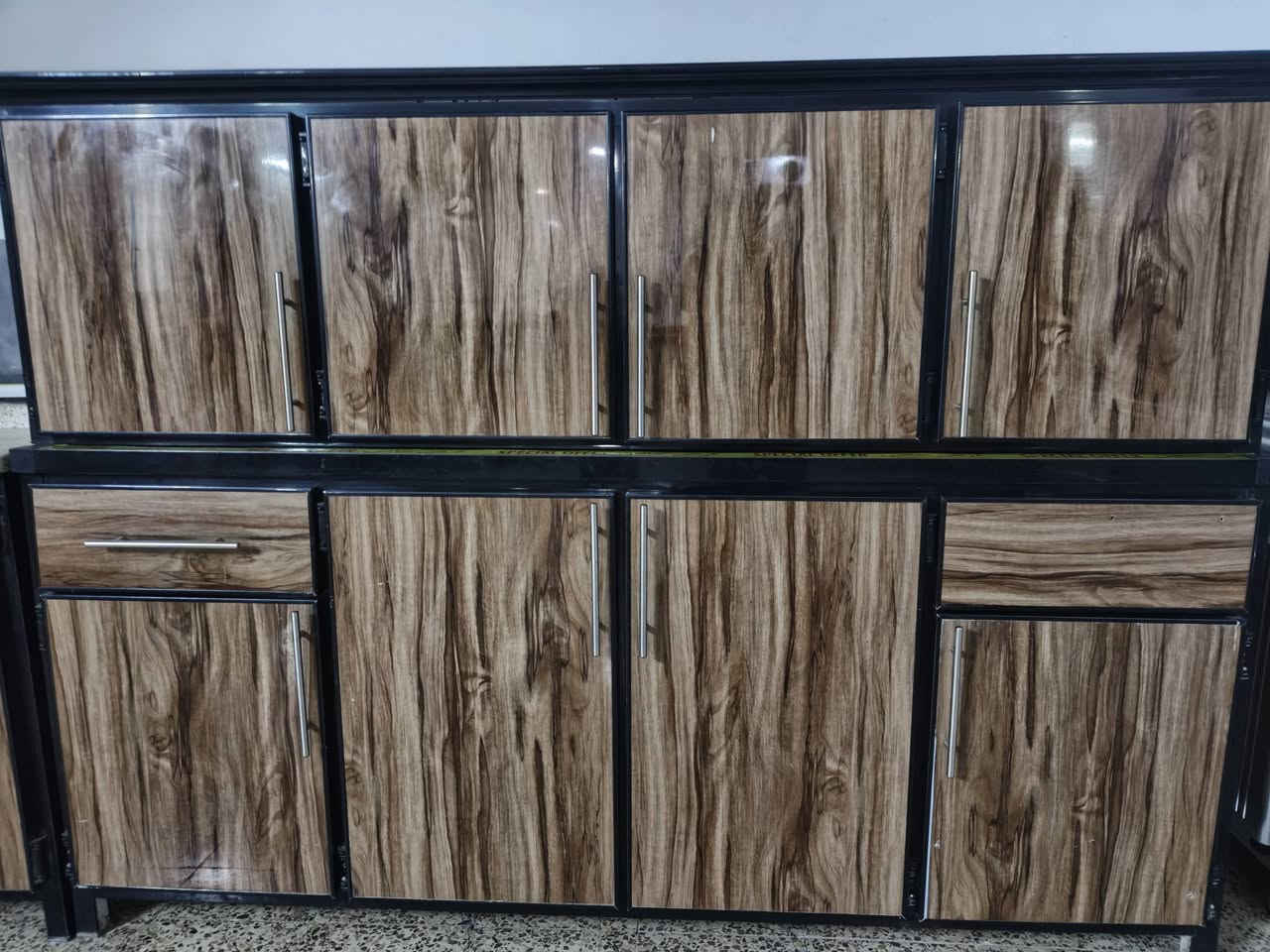 عرض خاص • مجال بسيط • موديل معرض