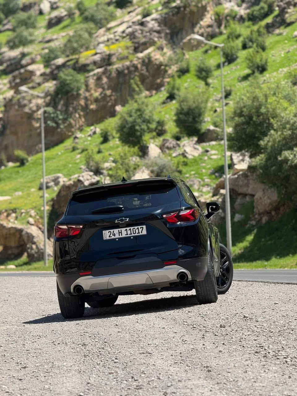 � للبيع | Chevrolet Blazer 2021 3LT 🔥

🚘 شوفرليت بلايزر 2021 – فئة 3LT
⚙️ محرك 2.0 Turbo
📍 لوحة دهوك
🛣️ المسافة: 63,000 ميل

⭐ المواصفات:
• بصمة + تشغيل عن بُعد
• كاميرات محيطية 360°
• كاميرا خلفية
• حساسات
• كشنات جلد كهربائية
• تدفئة الكشنات 🔥
• نظام صوت Bose 🎵
• مرايا كهربائية
• مواصفات 3LT

🇺🇸 ضرر السيارة من أمريكا:
السيارة وارد أمريكي، وضررها كان قطعة واحدة فقط (البنيد)، وتم إصلاحها.

💯 السيارة استخدام شخصي عندي من سنة 2021 ولحد الآن، ومحافظ عليها بشكل ممتاز، وما واجهتني بيها مشاكل تُذكر، فقط صيانة دورية وتبديل زيت وبنزين.

✨ جاهزة للاستخدام والمعاينة للجادين.

💰 السعر: 18,000$
🤝 بيها مجال بسيط للجادين فقط.

📞 للتواصل: ***********

🔥 سيارة شخصية ومحافظة عليها… تستاهل المعاينة
