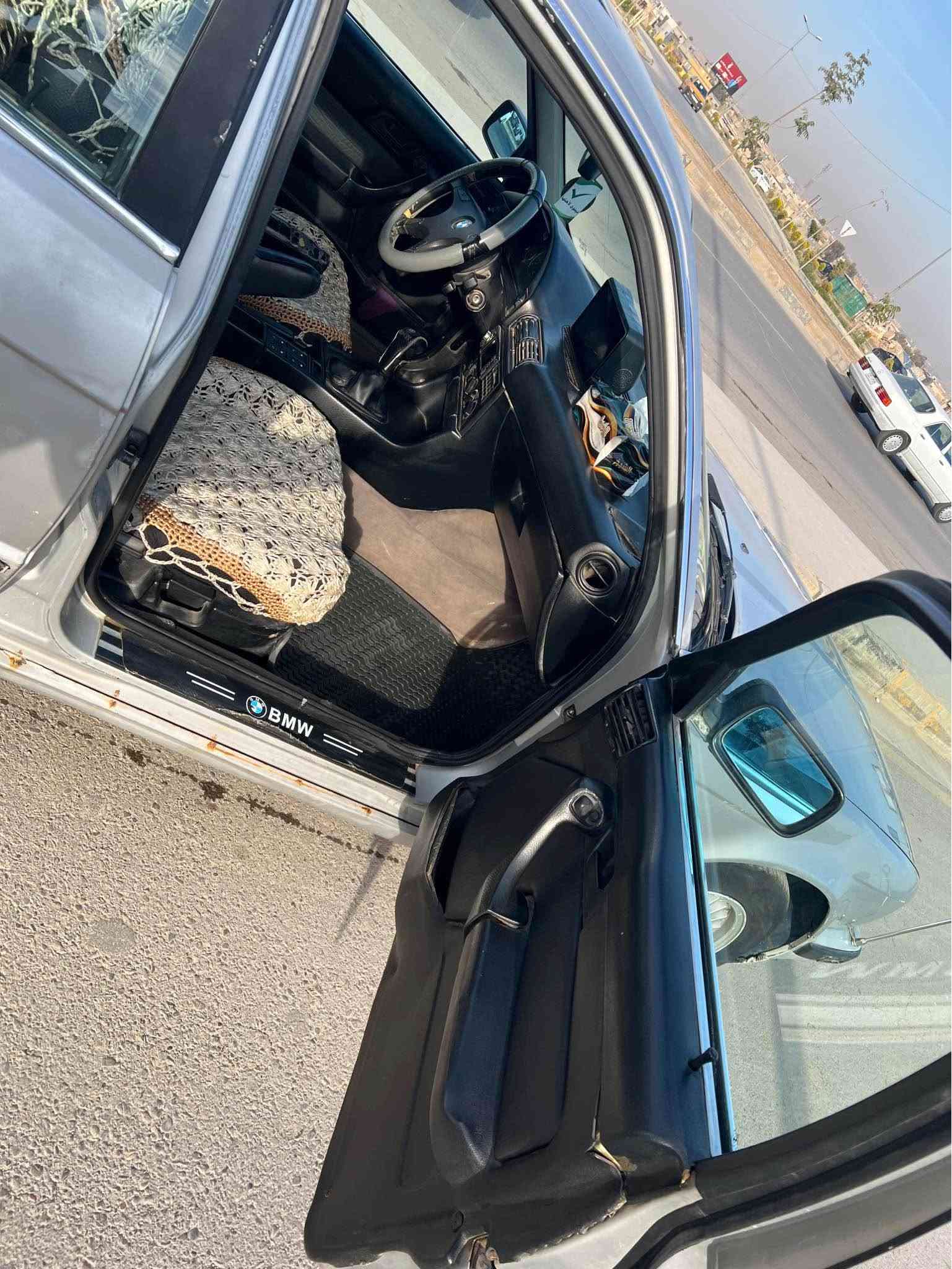 #بيئم_موديل91
🇩🇪
كوشنات جلد لون سلفر 
فول بس كير عادي 
اسلايت.. حجم 535
رقم نينوئ الماني 🇩🇪
اني الشرعي كاربون بنزين موجود بسمي 
#السعر 30
الاستفسار ع الارقام التالية 
***********
*********** موصل, نينوى
