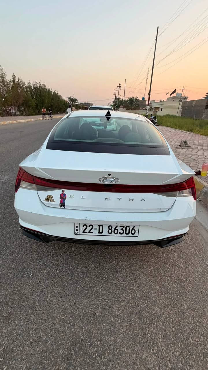 سلام عليكم 
النترا 2021 وارد امريكي  
مواصفات فول للاخير
حادثها بامريكا رشه صبغ جاملغ خلفي وهنا بالعراق جاملغ امامي +ربع من البنيد بدون دواخل
رقم شمالي اربيل
سعرها 125 وبيه مجال  
مكان السياره واسط الصويره ***********
