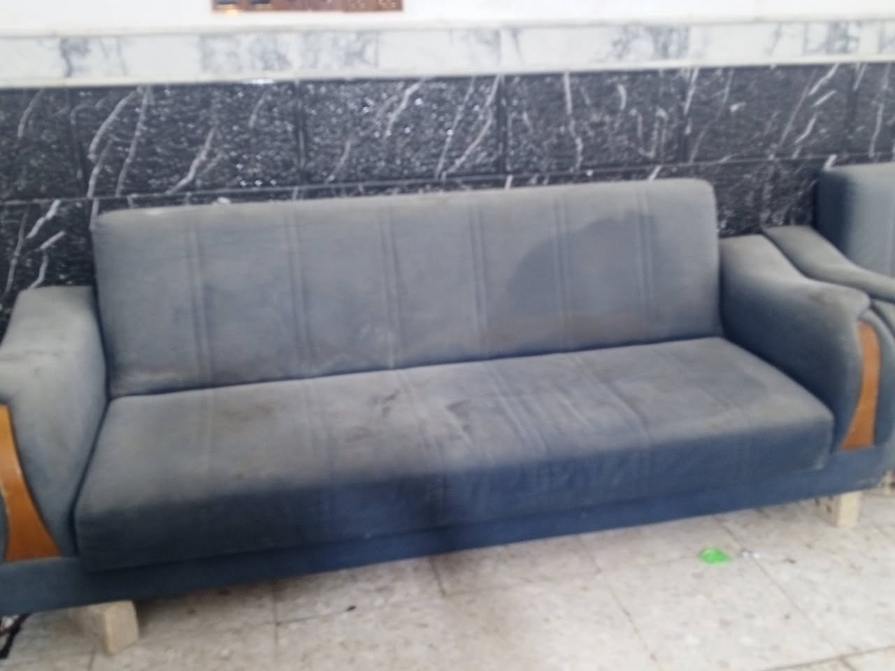 طقم كنب • رجلينه مكسوره • مستعمل