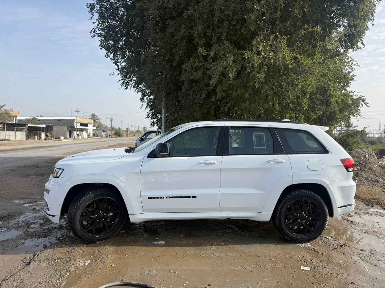 السلام عليكم جيب إس فول موصفات للبيع فقط موديل 22 السياره جديده ماشيه 65 الف حقيقي العنوان بابل المشروع 
***********

