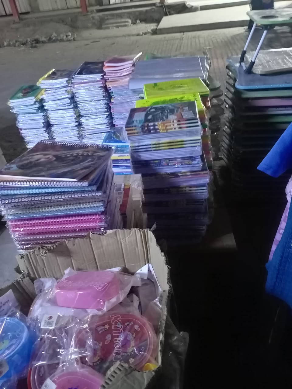 عروضاتنة بالقرطاسية كلش جميلة وتفوتكم بانسب الاسعار عنوانة سوق حي الجهاد زويريجات أمام السيطرة من جهة شارع النجارين نعمل لخدمتكم الاسعار مااكدر انزلهة لان اكو جماعة ينقثون مر بية وادللك بالاسعار
