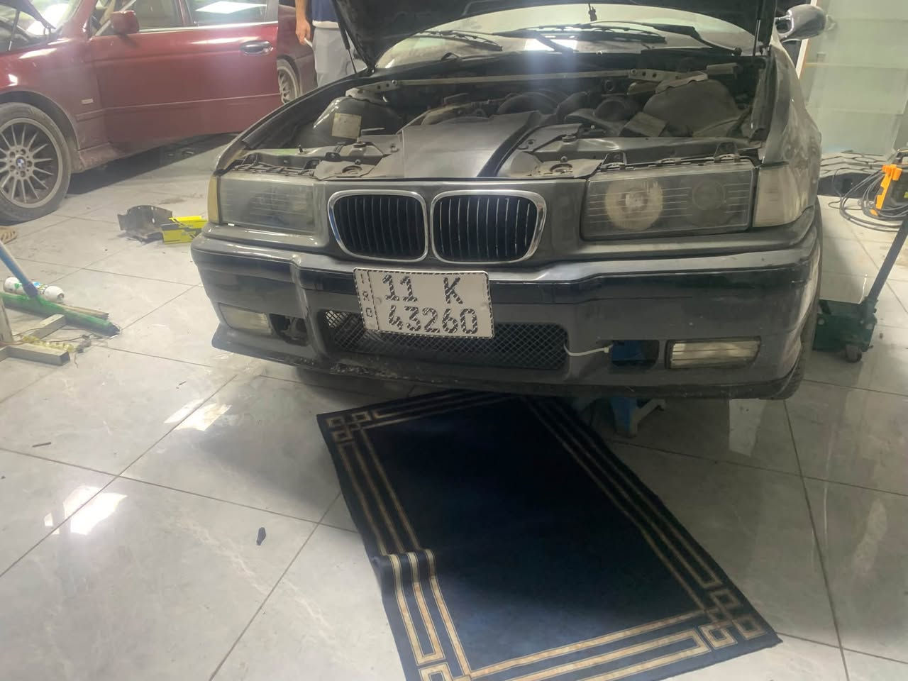 السلام عليكم للبيع موديل 94 رقم بغداد محرك كير لوك تبريد ثلج كير عادي جاهزه غرفته حلوه حماوه انسه محرك 25 تك فانوص السعر 38 ورقه ***********مكانه حي الجهاد
