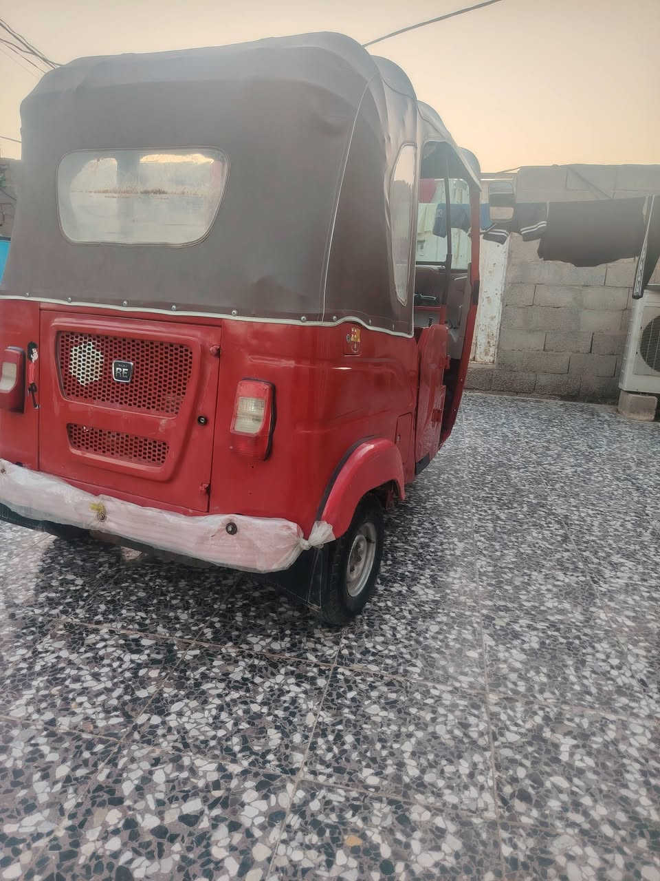 سلام علكيم تكتك بيه طكه بل الغد وطكه بصفحه مكفوله مكينه رقم  وسنويه سعر 8/200////***********///0)  المكان ميسان شارع طيب مقابيل نهوند
