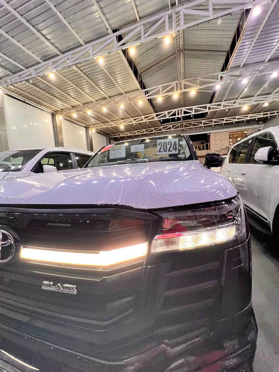 ﷽

� لاندكروز بلاك ادشن 2024 GXR -Limited 
شركة ساز   ام الضمان 
بلاك ادشن اصل مو تلزيك
فول موصفات 
1. فتحه سقف 
2. كامرات 4 
3. رادارات 
4. حساسات 360 درجه 
5. صندوق كهرباء 
6. شاشات عدد 3 
7. كشنات كهرباء 
8. شاحن لاسلكي 
9. ثلاجه 
10. نظام فور ويل 
11. كشنات تبريد 
12. محرك 6 سلندر 4000 تنفس طبيعي 
13. جديدة وحلوه ومال جناي 
14. رقم بغداد مميز باسمي تحويل مباشر 
15. كفاله عامة من جميع النواحي 
16. بعدها بحالة الوكالة 
• نظام تحكم منفصل بالتبريد للمقاعد الخلفية
 • شاشة وسطية كبيرة ونظام صوت فاخر
 • فتحات USB، بلوتوث، أنظمة أمان حديثة

السيارة  ختم بلاك بكل مكان                         

مغلفه PPF للبيع او مراوس 

السعر اتصل 

لاستفسار الاتصال ع الارقام التالية 📲📲

*********** // *********** ‏

تحياتي لجميع

