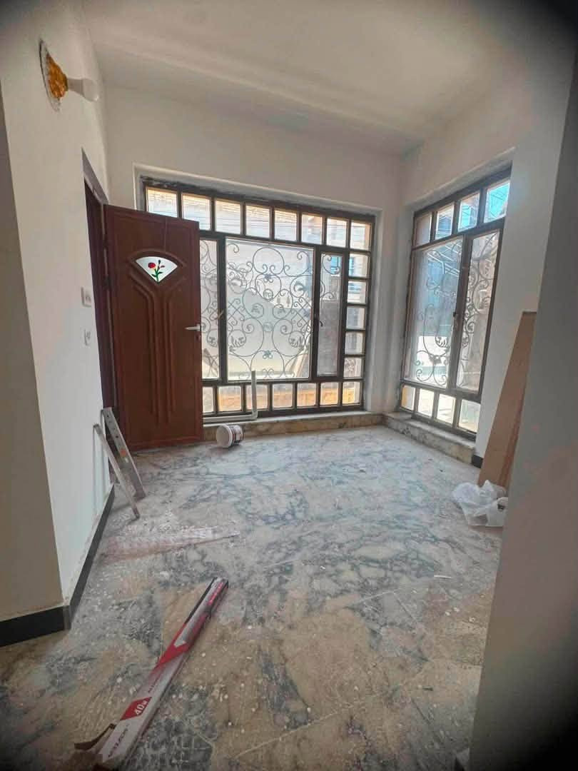 #للايجار في السيدية
🔴

📍 الموقع: السيدية – منطقة الكهرباء، شارع الضباط

📐 المساحة: 150 متر

🏡 مواصفات العقار:

🔹 مدخلين

🔹 4 غرف نوم

🔹 صالة

🔹 مطبخ

🔹 خدمات

بدل الايجار الشهري : مليون ونص 

"

📞 ***********
